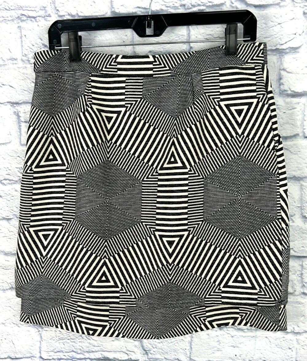HD In Paris Anthropologie Women Sz MP Petite Black White Geometric Mini Skirt U3 - Picture 5 of 13